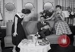 Immagine di Sfilata di moda United States USA, 1953, secondo 41 filmato di repertorio 65675040170