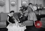Immagine di Sfilata di moda United States USA, 1953, secondo 43 filmato di repertorio 65675040170
