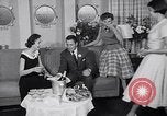 Immagine di Sfilata di moda United States USA, 1953, secondo 44 filmato di repertorio 65675040170