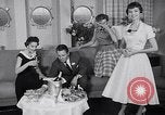 Immagine di Sfilata di moda United States USA, 1953, secondo 45 filmato di repertorio 65675040170