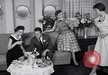 Immagine di Sfilata di moda United States USA, 1953, secondo 46 filmato di repertorio 65675040170