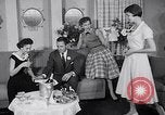 Immagine di Sfilata di moda United States USA, 1953, secondo 47 filmato di repertorio 65675040170
