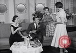 Immagine di Sfilata di moda United States USA, 1953, secondo 48 filmato di repertorio 65675040170