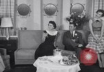 Immagine di Sfilata di moda United States USA, 1953, secondo 51 filmato di repertorio 65675040170