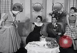 Immagine di Sfilata di moda United States USA, 1953, secondo 53 filmato di repertorio 65675040170