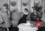 Immagine di Sfilata di moda United States USA, 1953, secondo 54 filmato di repertorio 65675040170