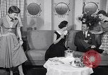 Immagine di Sfilata di moda United States USA, 1953, secondo 56 filmato di repertorio 65675040170