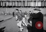 Immagine di Giants contro i Lions football New York City USA, 1953, secondo 6 filmato di repertorio 65675040171