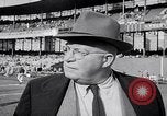Immagine di Giants contro i Lions football New York City USA, 1953, secondo 13 filmato di repertorio 65675040171