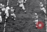 Immagine di Giants contro i Lions football New York City USA, 1953, secondo 15 filmato di repertorio 65675040171