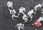 Immagine di Giants contro i Lions football New York City USA, 1953, secondo 45 filmato di repertorio 65675040171