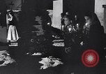 Immagine di Il tedesco bambini cantano Notte silenziosa notte santa Austria, 1953, secondo 10 filmato di repertorio 65675040172