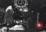 Immagine di Il tedesco bambini cantano Notte silenziosa notte santa Austria, 1953, secondo 20 filmato di repertorio 65675040172