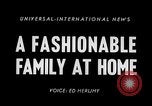 Standbild 1950s American family mode United States USA, 1954, aus Sekunde 3 historischem Filmmaterial Videoclip 65675040177