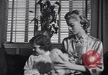 Standbild 1950s American family mode United States USA, 1954, aus Sekunde 22 historischem Filmmaterial Videoclip 65675040177