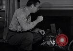 Standbild 1950s American family mode United States USA, 1954, aus Sekunde 24 historischem Filmmaterial Videoclip 65675040177