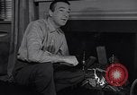 Standbild 1950s American family mode United States USA, 1954, aus Sekunde 25 historischem Filmmaterial Videoclip 65675040177