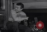 Standbild 1950s American family mode United States USA, 1954, aus Sekunde 28 historischem Filmmaterial Videoclip 65675040177