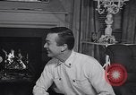 Standbild 1950s American family mode United States USA, 1954, aus Sekunde 39 historischem Filmmaterial Videoclip 65675040177