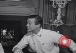 Standbild 1950s American family mode United States USA, 1954, aus Sekunde 40 historischem Filmmaterial Videoclip 65675040177