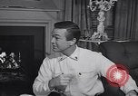 Standbild 1950s American family mode United States USA, 1954, aus Sekunde 43 historischem Filmmaterial Videoclip 65675040177