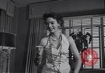 Standbild 1950s American family mode United States USA, 1954, aus Sekunde 51 historischem Filmmaterial Videoclip 65675040177