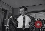 Standbild 1950s American family mode United States USA, 1954, aus Sekunde 56 historischem Filmmaterial Videoclip 65675040177