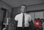 Standbild 1950s American family mode United States USA, 1954, aus Sekunde 57 historischem Filmmaterial Videoclip 65675040177