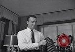 Standbild 1950s American family mode United States USA, 1954, aus Sekunde 61 historischem Filmmaterial Videoclip 65675040177