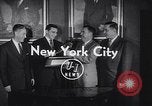 Standbild Alan Ameche erhält Heisman Trophy New York United States USA, 1954, aus Sekunde 7 historischem Filmmaterial Videoclip 65675040178