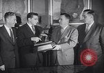 Standbild Alan Ameche erhält Heisman Trophy New York United States USA, 1954, aus Sekunde 11 historischem Filmmaterial Videoclip 65675040178