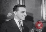 Standbild Alan Ameche erhält Heisman Trophy New York United States USA, 1954, aus Sekunde 15 historischem Filmmaterial Videoclip 65675040178