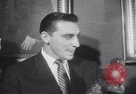 Standbild Alan Ameche erhält Heisman Trophy New York United States USA, 1954, aus Sekunde 16 historischem Filmmaterial Videoclip 65675040178