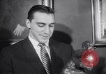 Standbild Alan Ameche erhält Heisman Trophy New York United States USA, 1954, aus Sekunde 17 historischem Filmmaterial Videoclip 65675040178