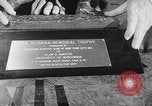 Standbild Alan Ameche erhält Heisman Trophy New York United States USA, 1954, aus Sekunde 21 historischem Filmmaterial Videoclip 65675040178