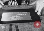 Standbild Alan Ameche erhält Heisman Trophy New York United States USA, 1954, aus Sekunde 23 historischem Filmmaterial Videoclip 65675040178
