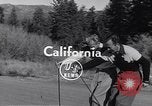 Standbild ski-skate Anfang vintage Skateboard California United States USA, 1954, aus Sekunde 3 historischem Filmmaterial Videoclip 65675040179