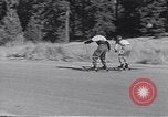 Standbild ski-skate Anfang vintage Skateboard California United States USA, 1954, aus Sekunde 41 historischem Filmmaterial Videoclip 65675040179