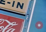 Standbild Automobil service Stationen United States USA, 1958, aus Sekunde 10 historischem Filmmaterial Videoclip 65675040181