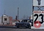 Standbild Automobil service Stationen United States USA, 1958, aus Sekunde 20 historischem Filmmaterial Videoclip 65675040181