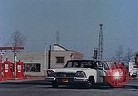 Standbild Automobil service Stationen United States USA, 1958, aus Sekunde 21 historischem Filmmaterial Videoclip 65675040181