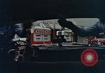 Standbild Automobil service Stationen United States USA, 1958, aus Sekunde 27 historischem Filmmaterial Videoclip 65675040181