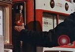 Standbild Automobil service Stationen United States USA, 1958, aus Sekunde 36 historischem Filmmaterial Videoclip 65675040181