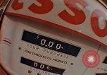 Standbild Automobil service Stationen United States USA, 1958, aus Sekunde 40 historischem Filmmaterial Videoclip 65675040181