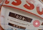 Standbild Automobil service Stationen United States USA, 1958, aus Sekunde 43 historischem Filmmaterial Videoclip 65675040181