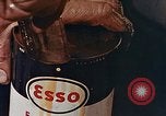 Standbild Automobil service Stationen United States USA, 1958, aus Sekunde 46 historischem Filmmaterial Videoclip 65675040181