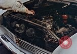 Standbild Automobil service Stationen United States USA, 1958, aus Sekunde 51 historischem Filmmaterial Videoclip 65675040181