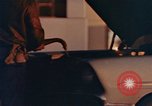 Standbild Automobil service Stationen United States USA, 1958, aus Sekunde 56 historischem Filmmaterial Videoclip 65675040181