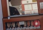 Standbild Automobil service Stationen United States USA, 1958, aus Sekunde 57 historischem Filmmaterial Videoclip 65675040181