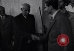 Immagine di Scià dell'Iran Tehran Iran, 1951, secondo 26 filmato di repertorio 65675040185